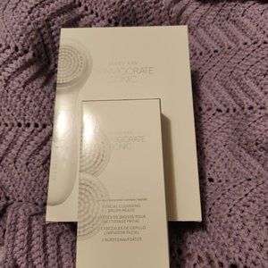 Mary Kay Skinvigorate Sonic with two more brush heads